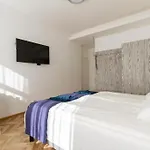 Hot Spot Apartments! Apartment *