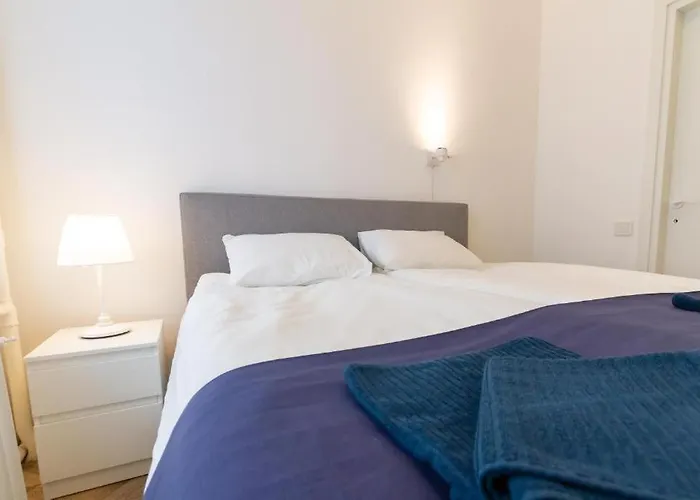 Hot Spot Apartments! Daire