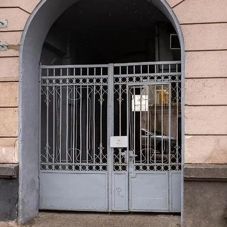 Апартаменти Hot Spot Apartments!